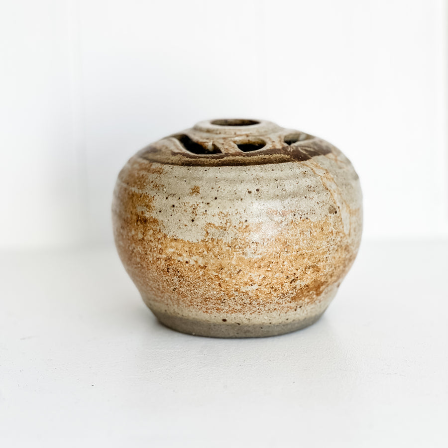 Ceramic pot